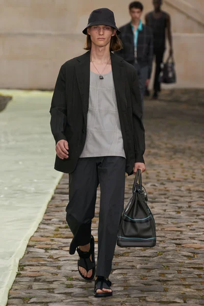 Look 17